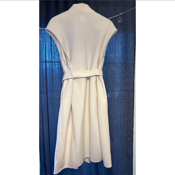 H&M vest jacket. Soft and heavy. - Picture 2 of 5